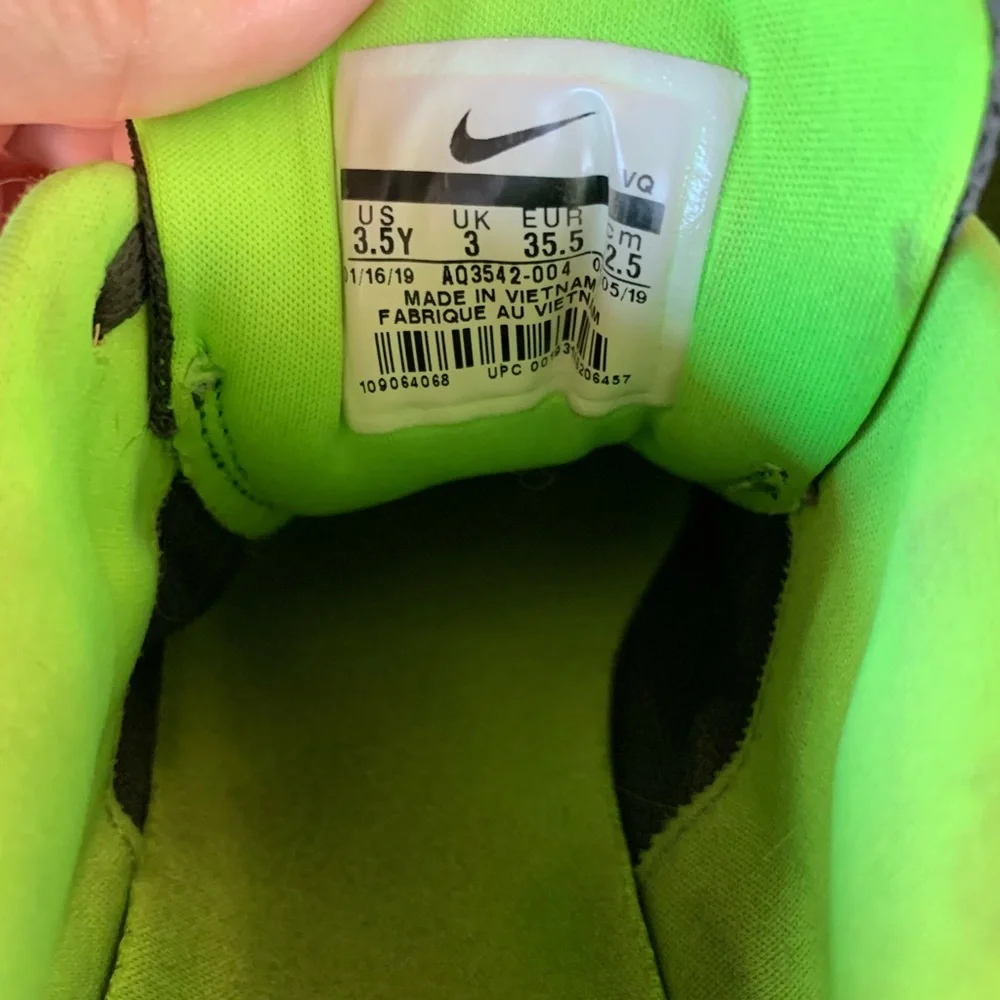 NIKE | Kid’s Sneakers sz 3.5Y